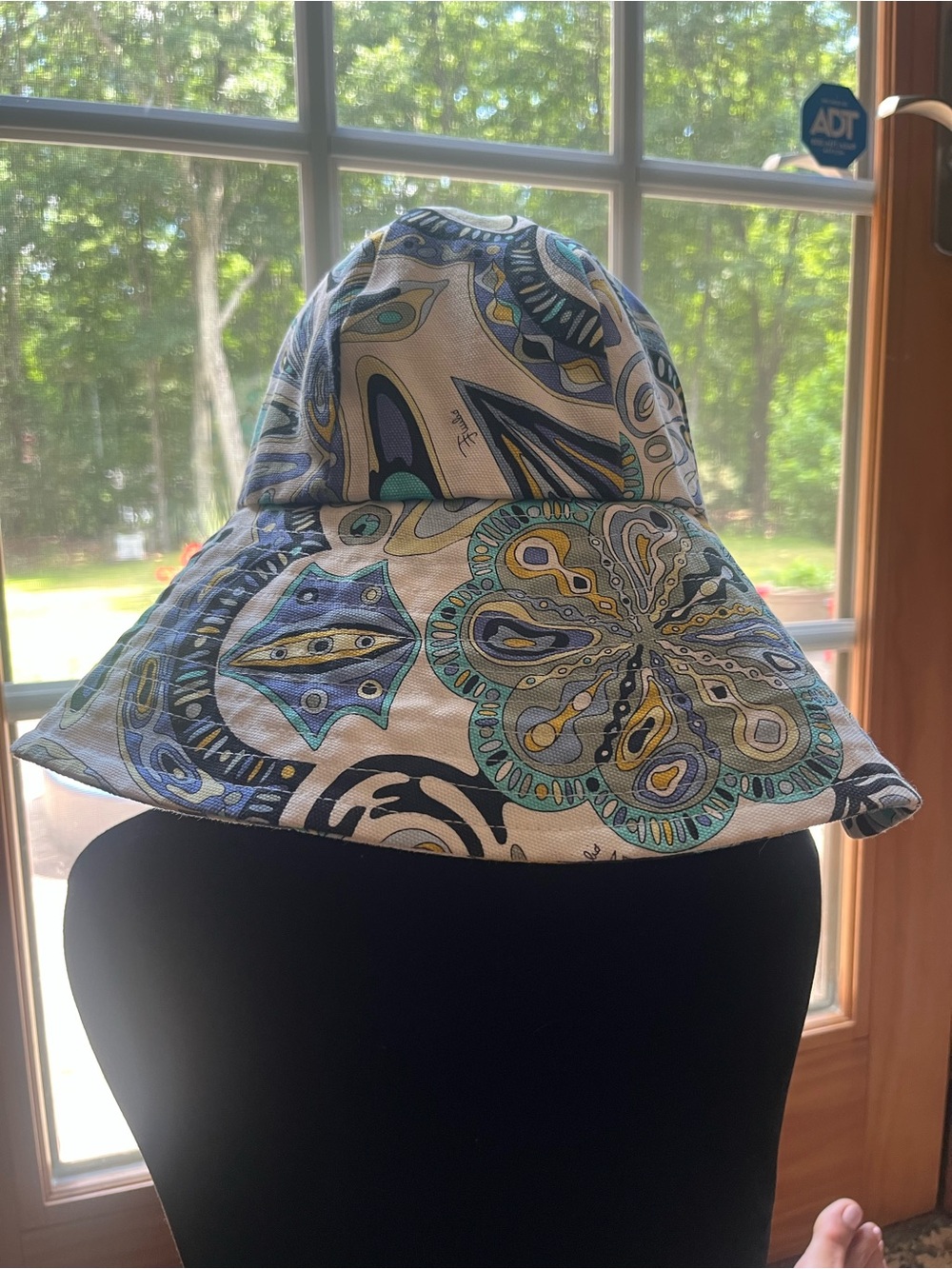 Vintage Pucci hat in a signature Paisley, print with the logo woven throughout - Picture 5 of 8